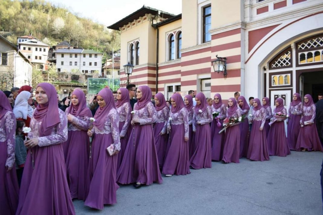 U petak defile maturanata Elči Ibrahim-pašine medrese