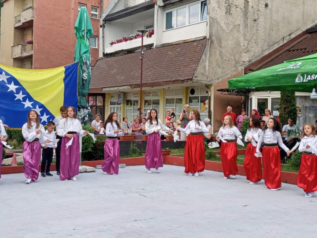 FOTO – KUD “Novotravničko biserje” ugostilo dva KUD-a iz Zenice