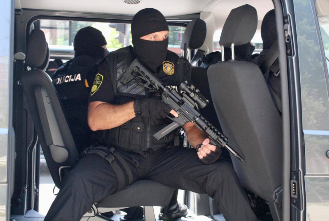 FOTO – Pretresi FUP-a u Novom Travniku