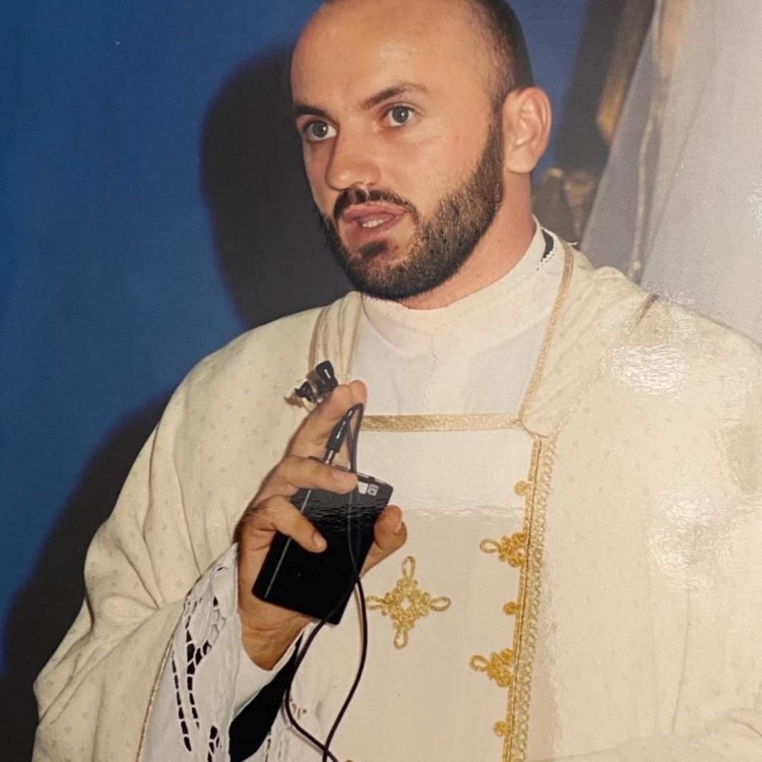 Svećenik stipendira djecu iz medrese: Priča o Don Zrinko Brkoviću