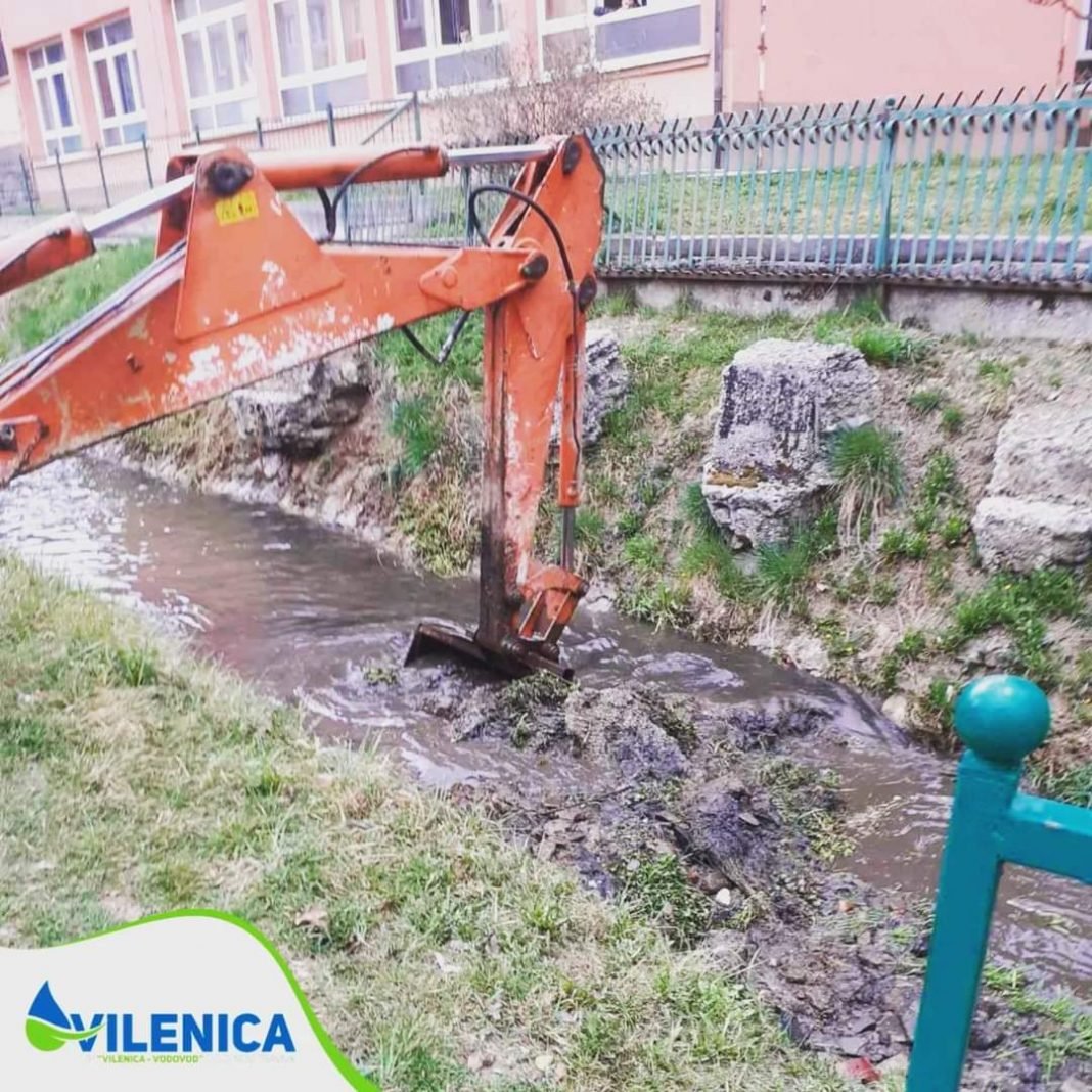 FOTO – Izvršeno čišćenje korita rijeke