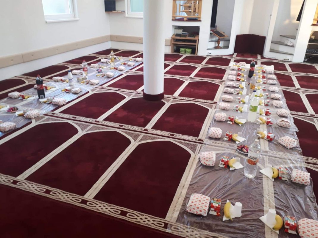 U džamiji na Rostovu organizovan iftar za 100 postača