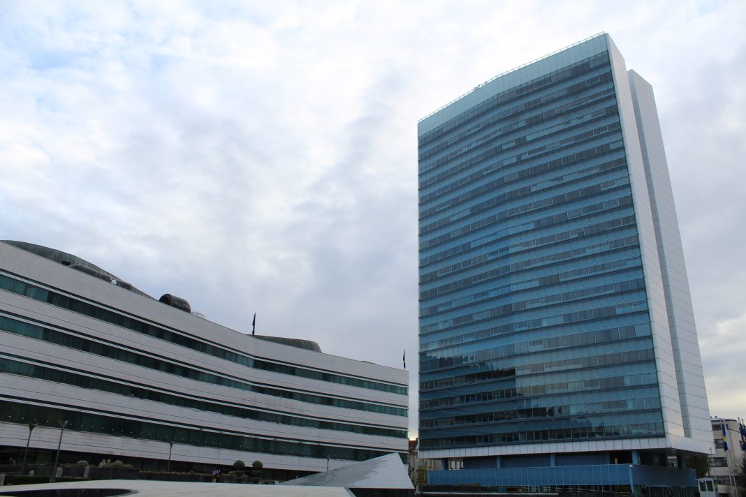 Njima nema krize: Političarima se predviđenim budžetom povećavaju plaće