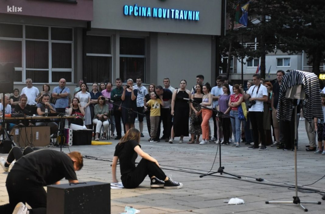 Mladi u Novom Travniku poručili: Dosta mržnje i nacionalizma