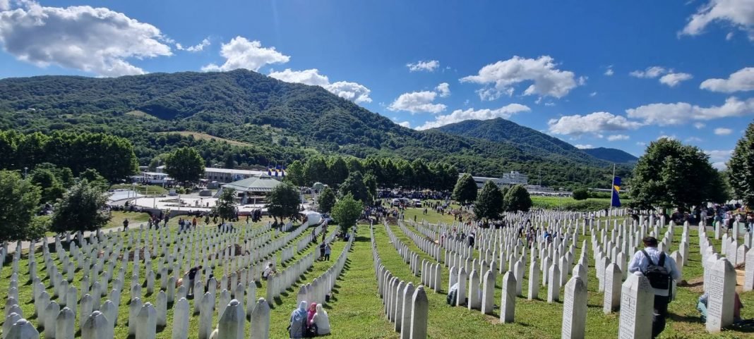Klanjana dženaza i obavljen ukop posmrtnih ostataka 50 žrtava genocida u Srebrenici