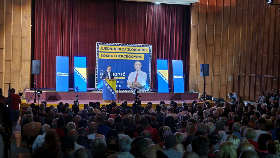 U novotravničkom Domu kulture održana zajednička konvencija Denisa Bećirovića i ujedinjene opozicije