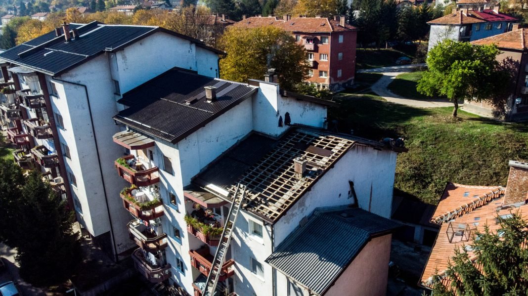 Javni poziv za sufinanciranje popravke krovova na objektima zajedničkog stanovanja u Novom Travniku
