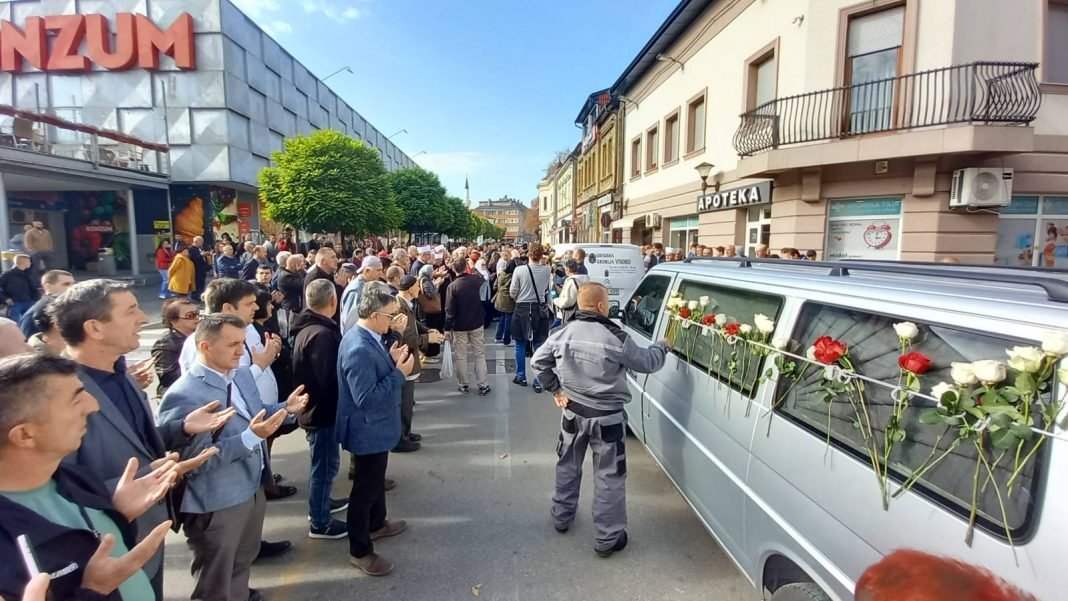 Tabuti s posmrtnim ostacima ubijenih kotorvaroških Bošnjaka stigli u Travnik