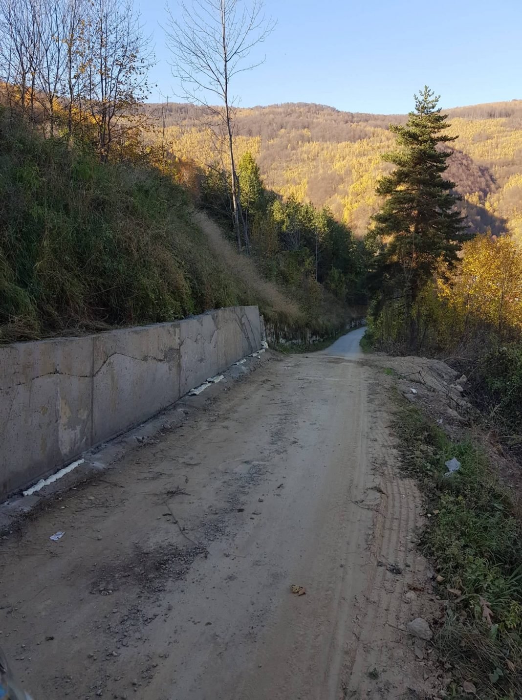 Izgrađen potporni zid uz lokalni put u Gornjim Pećinama