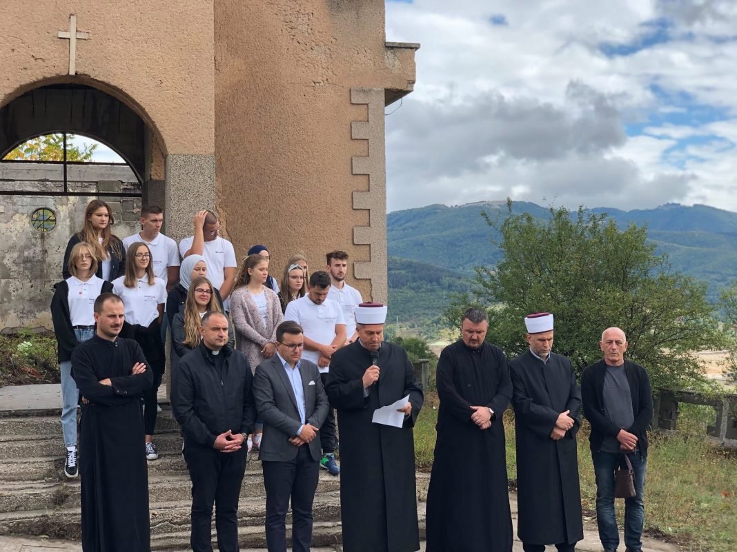 Tako se to radi u Bosni: Hodže, popovi i svi građani Zenice obnovili kapelu u Zenici
