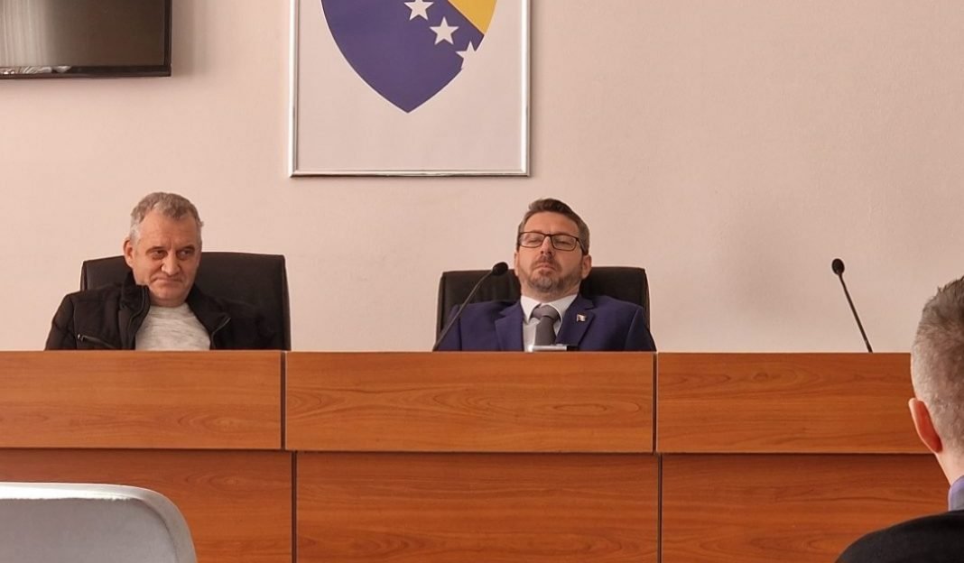 Da li je predsjedavajući Selver Zukić prekršio Poslovnik o radu Općinskog vijeća?