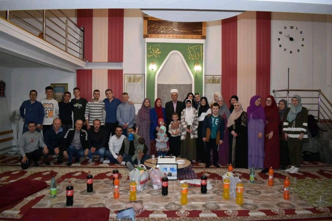 Džemat Sinokos: Za 27. noć poklonili efendiji odlazak na umru