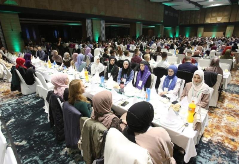1000 mladih na iftaru s reisom: Čuvajte svoju vjeru i domovinu