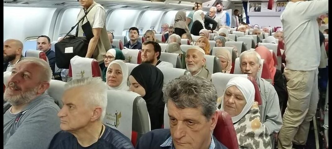 Prvi od osam aviona sa hadžijama iz Bosne i Hercegovine poletio za Medinu