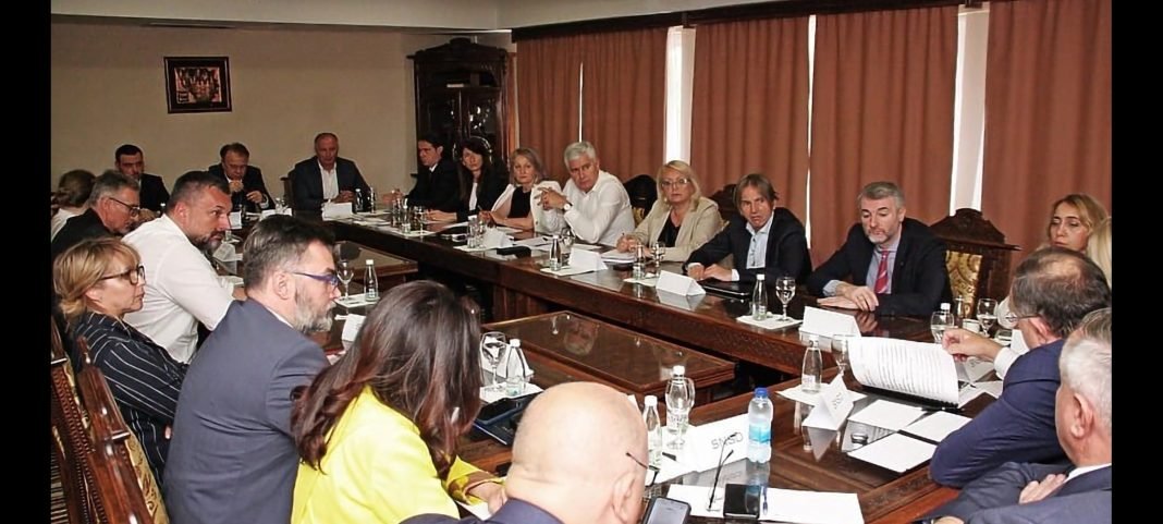 Verbalni obračun Heleza i Dodika na sastanku u Konjicu, razmijenili teške riječi pa se izvinjavali