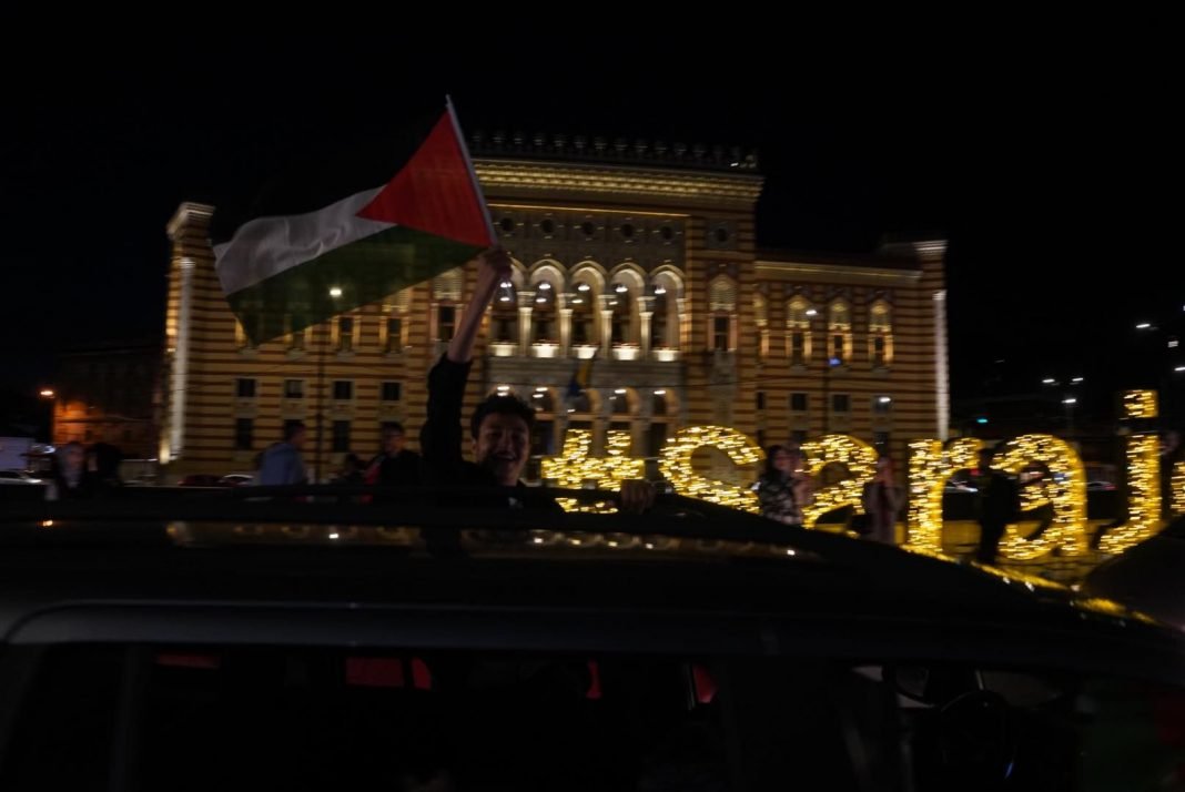 Duga kolona vozila sa palestinskim zastavama prošla kroz Sarajevo