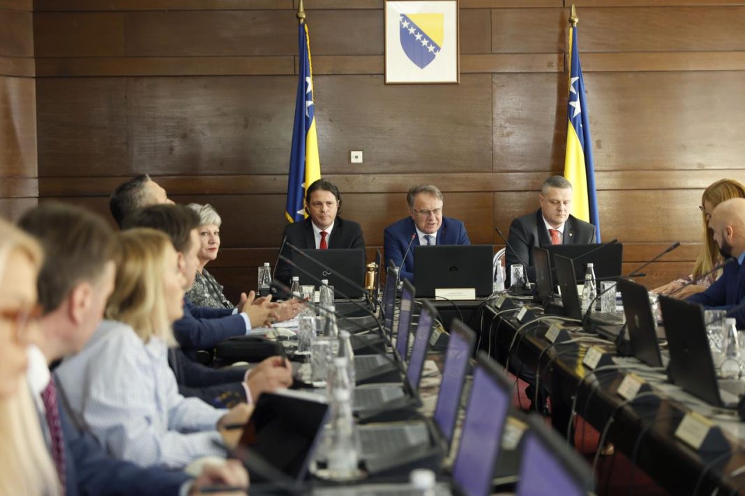 Budžetski korisnici u FBiH će dobiti novčanu pomoć u iznosu od 2.520 KM