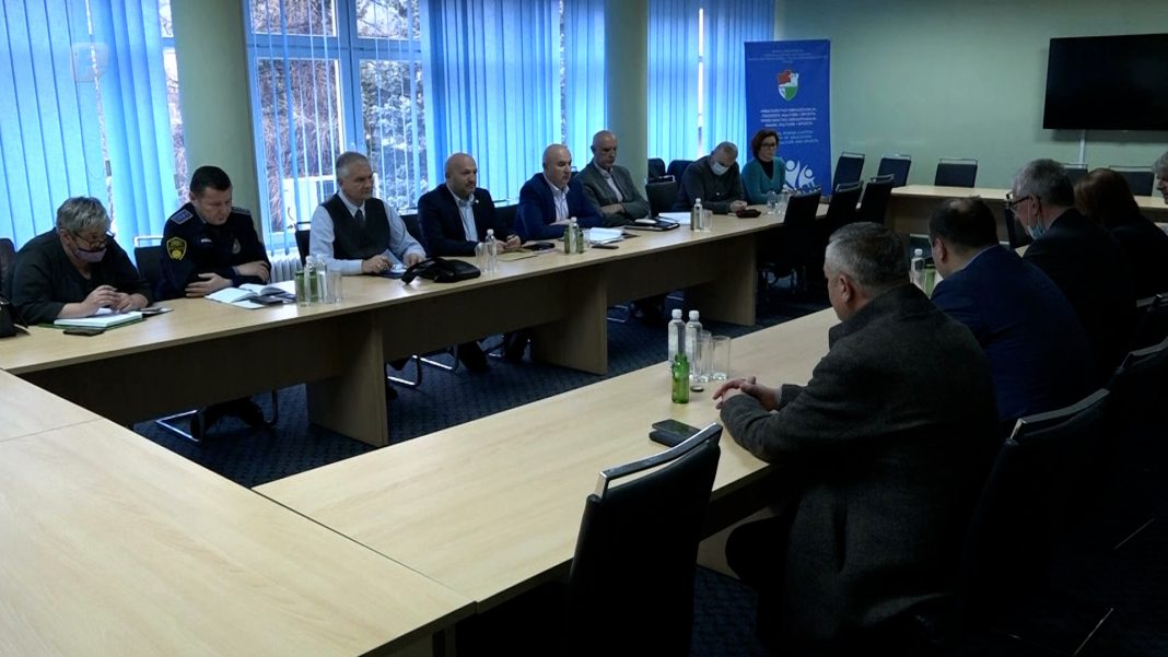 Budžetlije iz SBK traže da im Vlada isplati po 2520KM pomoći