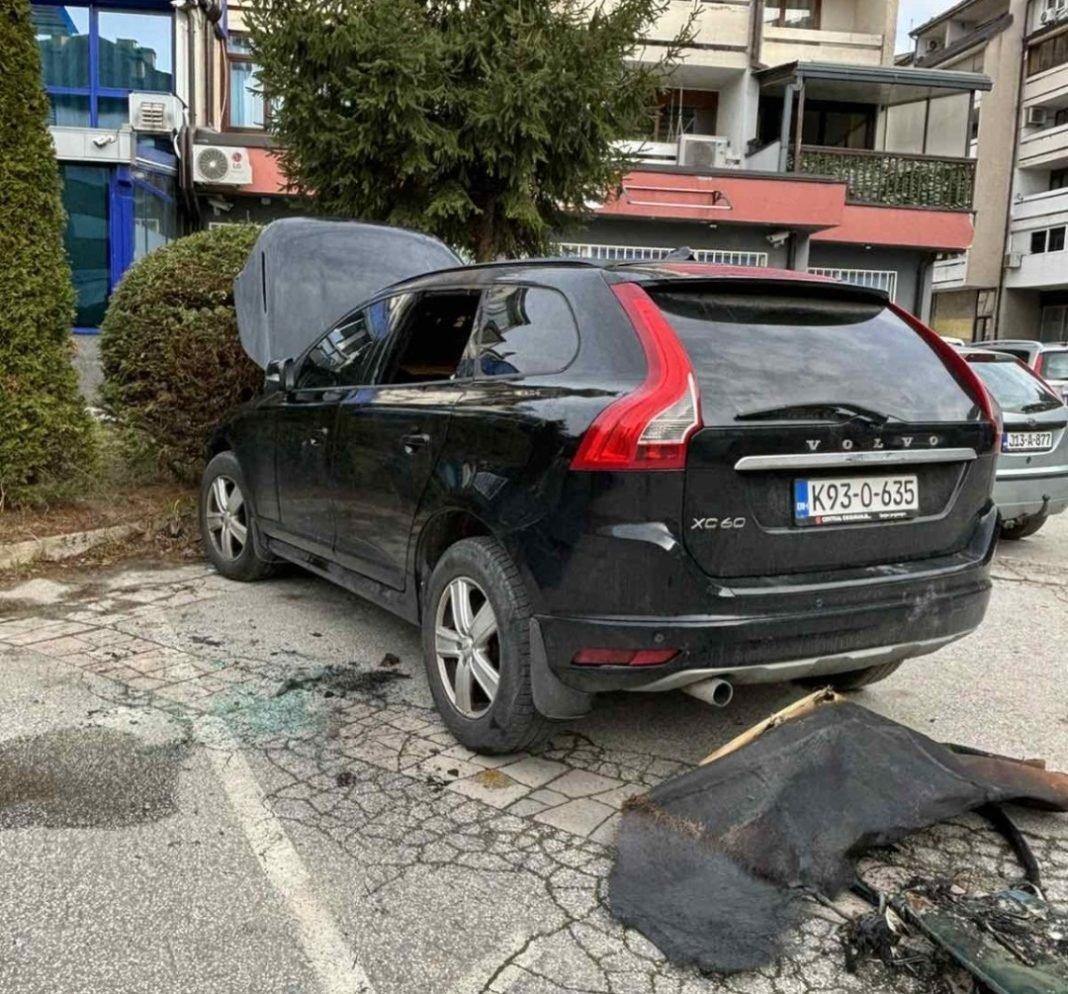 Kasno sinoć u novotravničkom naselju Bare izgorio automobil