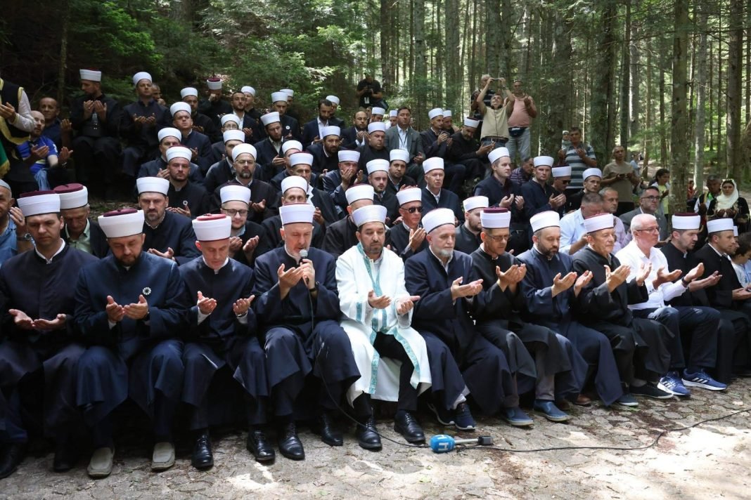 Ajvatovica: Proučena dova na stijeni