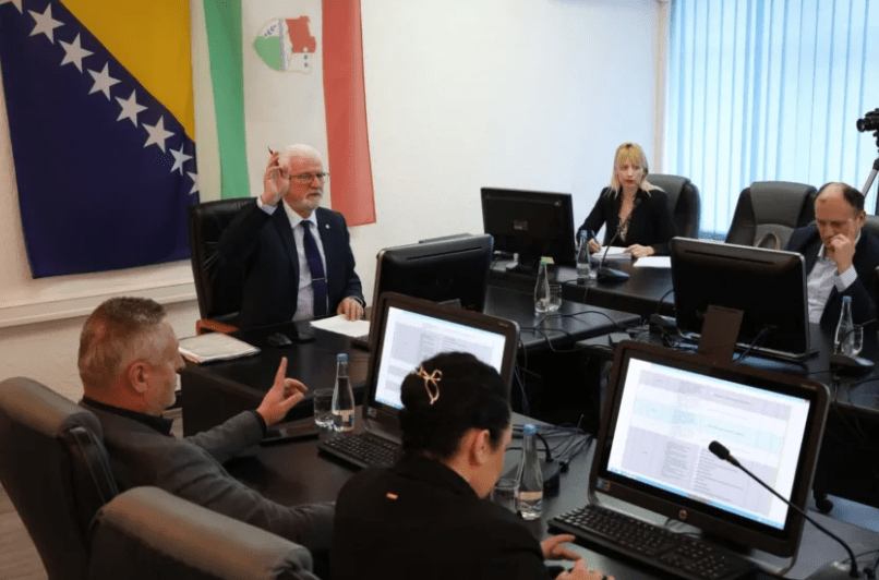 Osigurano 7,6 miliona KM: Vlada SBK povećava platu budžetskim korisnicima